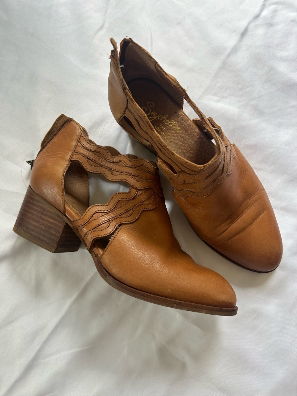 Women's Tan Cutout Leather Block Heel Booties Seychelles